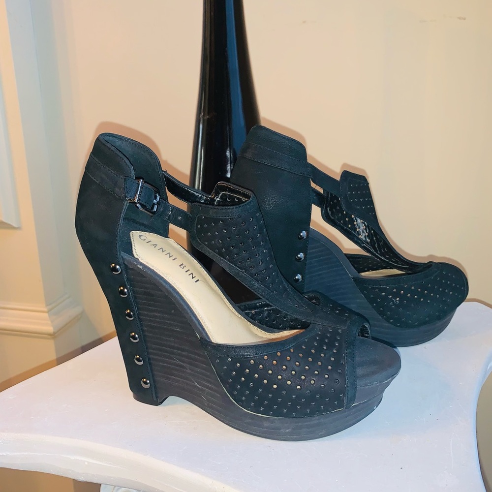 Gianni Bini Black Wedge heels size 6